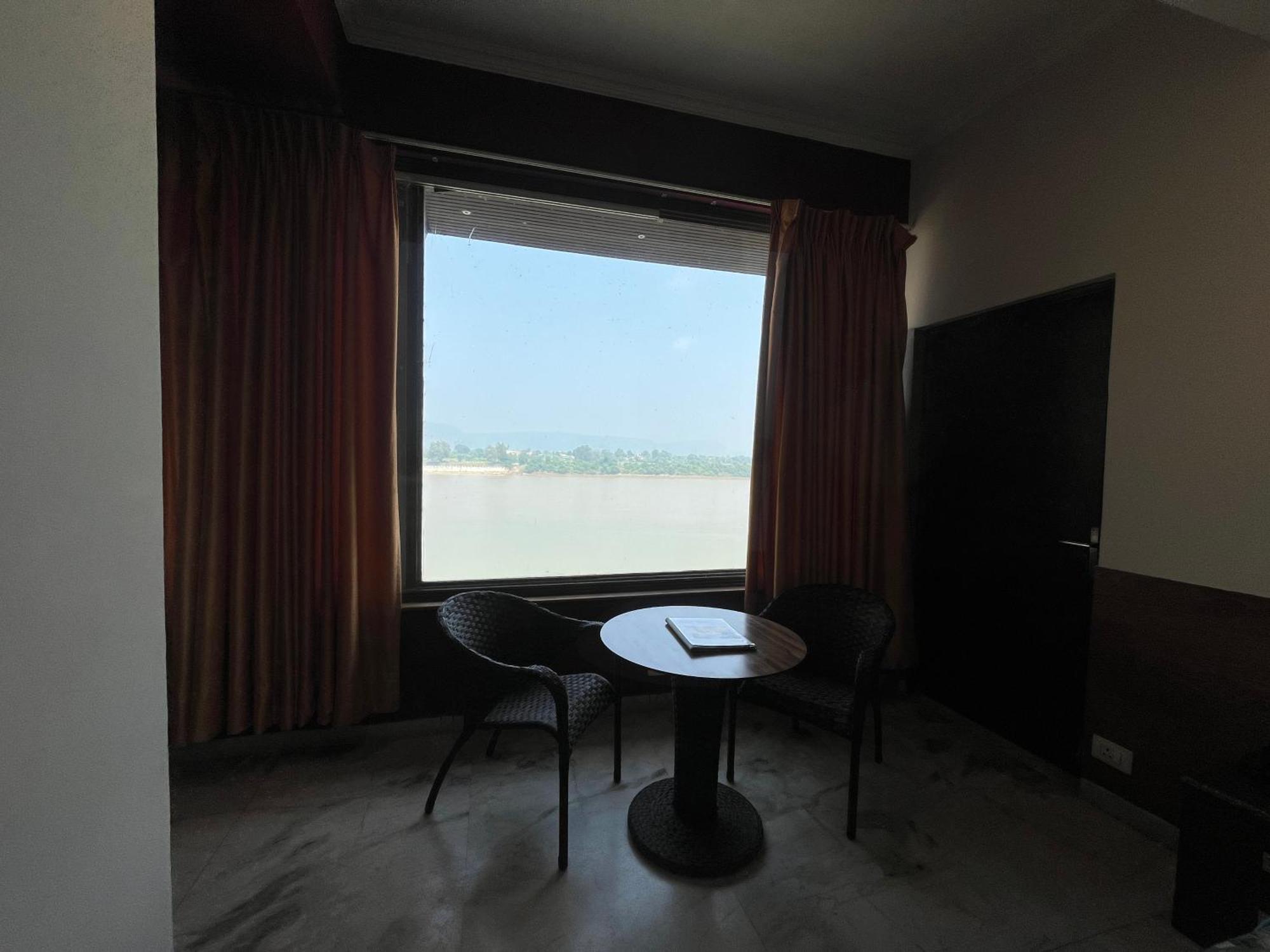 Treehouse Narmade A Riverfront Resort & Spa Narmadapuram Hoshangabad Esterno foto