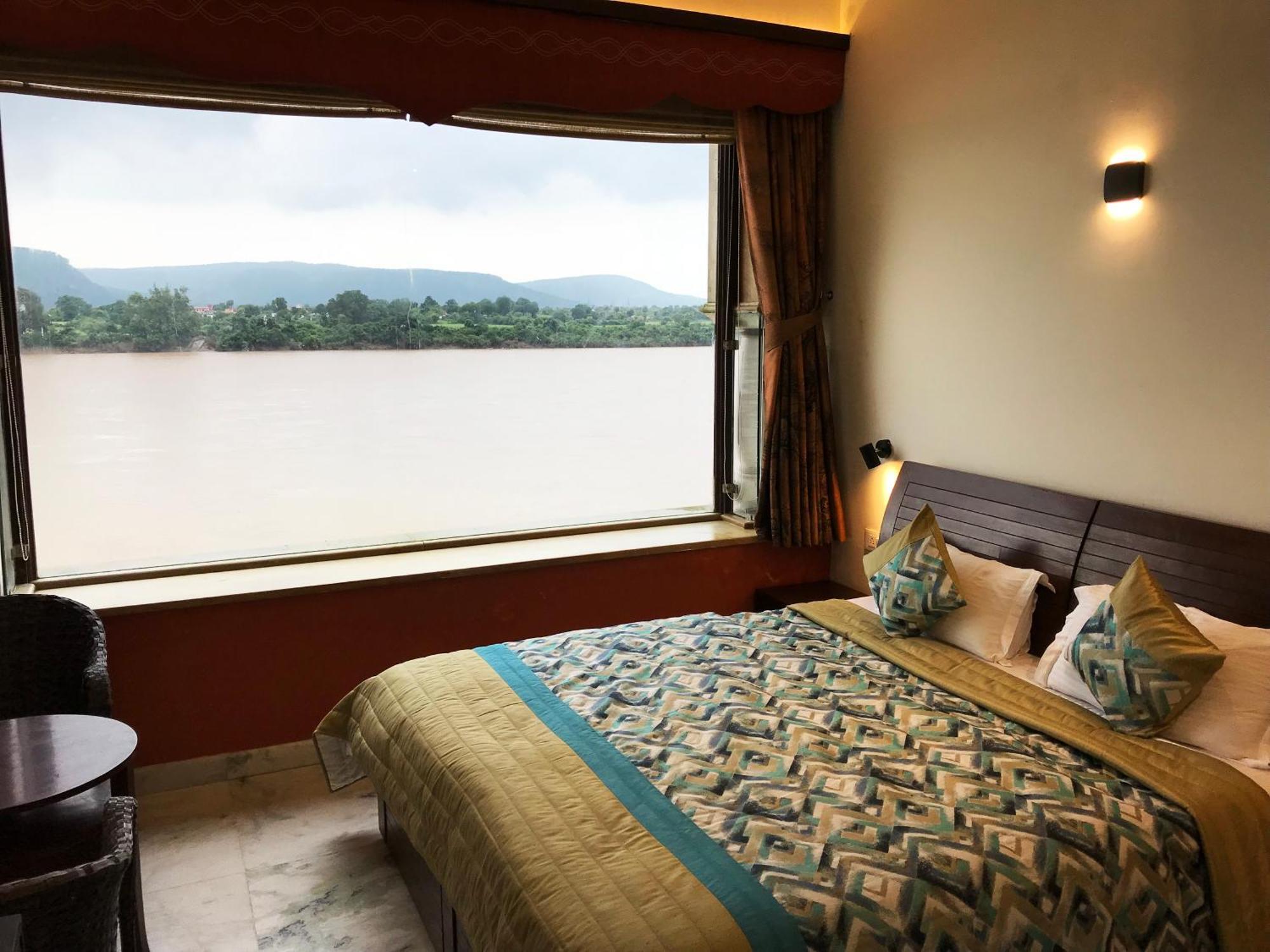 Treehouse Narmade A Riverfront Resort & Spa Narmadapuram Hoshangabad Esterno foto