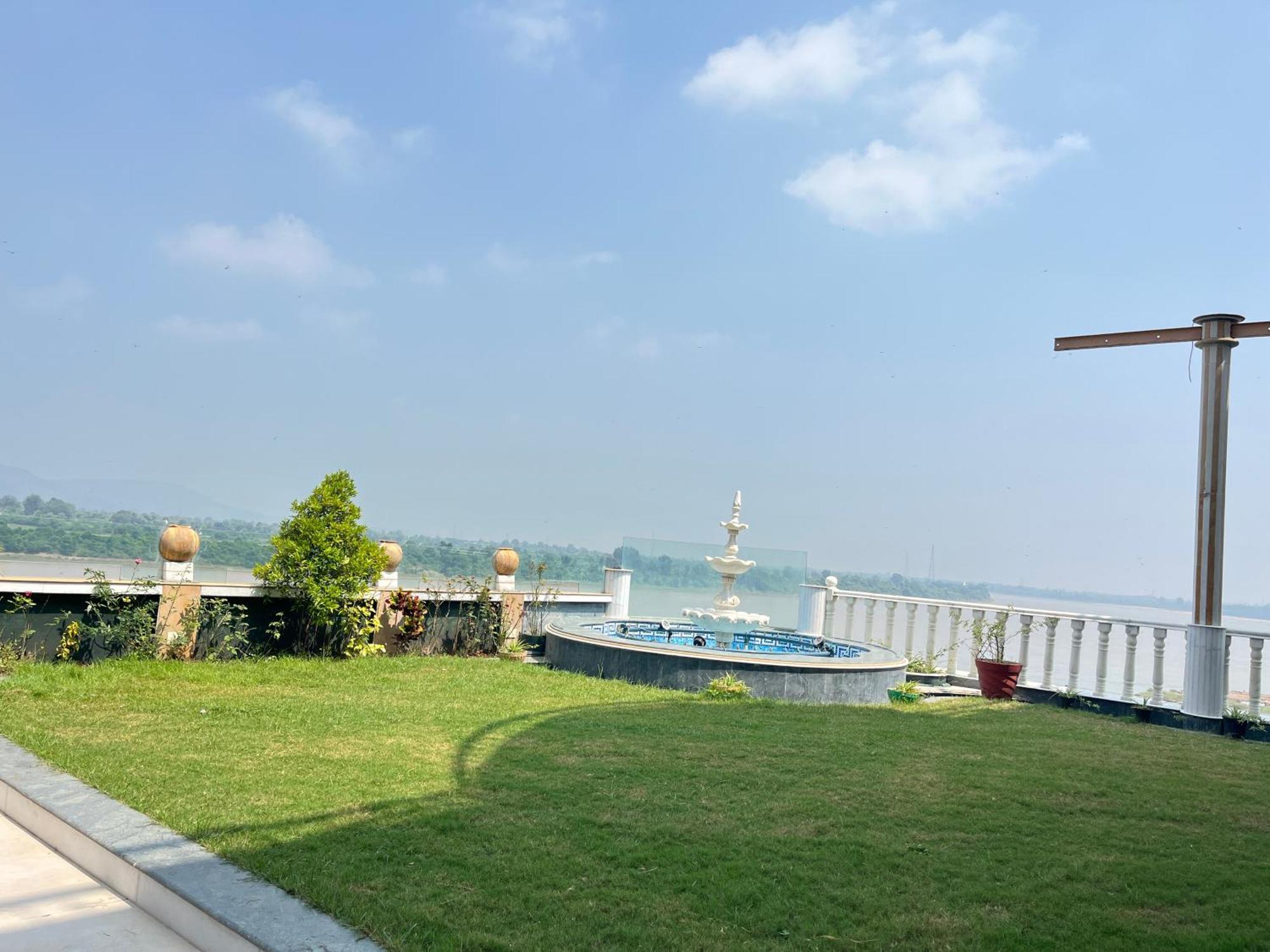 Treehouse Narmade A Riverfront Resort & Spa Narmadapuram Hoshangabad Esterno foto