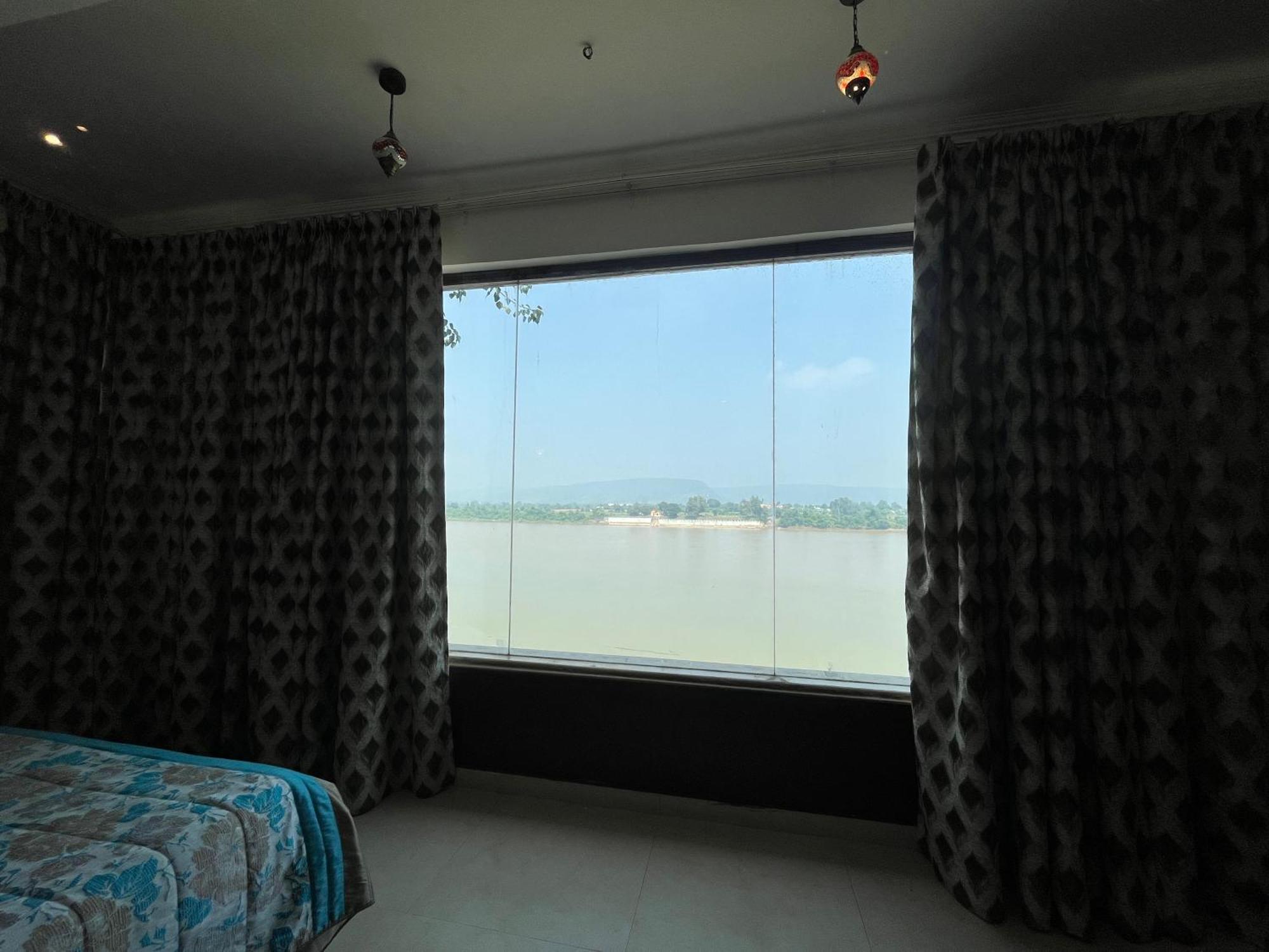 Treehouse Narmade A Riverfront Resort & Spa Narmadapuram Hoshangabad Esterno foto
