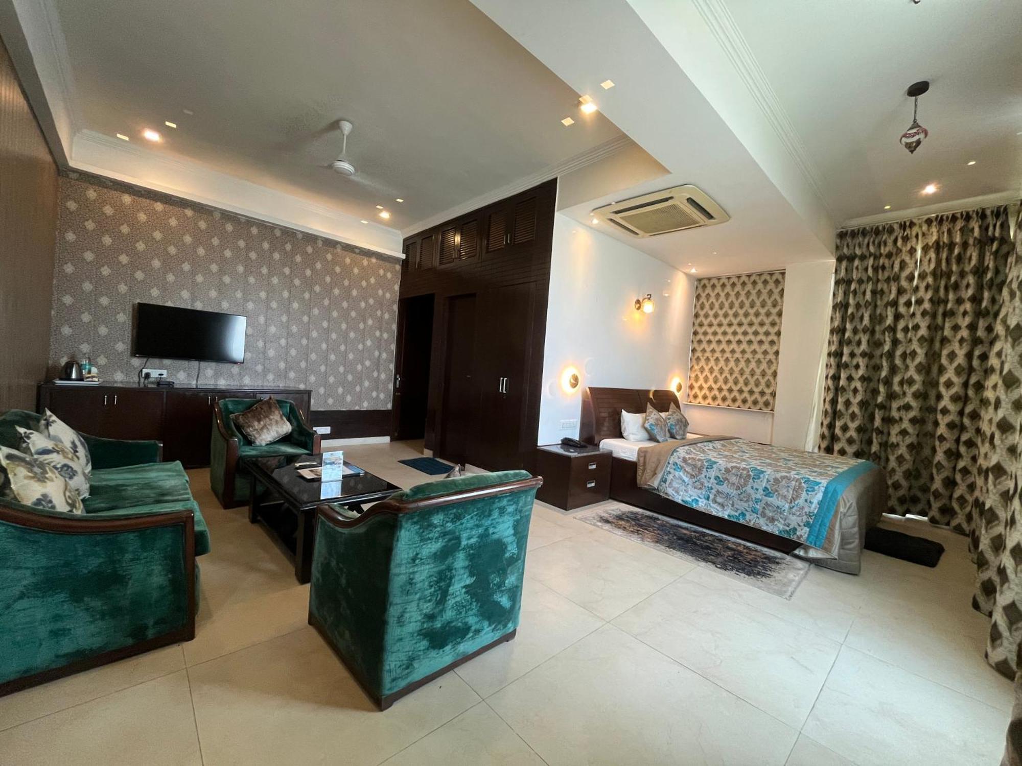 Treehouse Narmade A Riverfront Resort & Spa Narmadapuram Hoshangabad Esterno foto