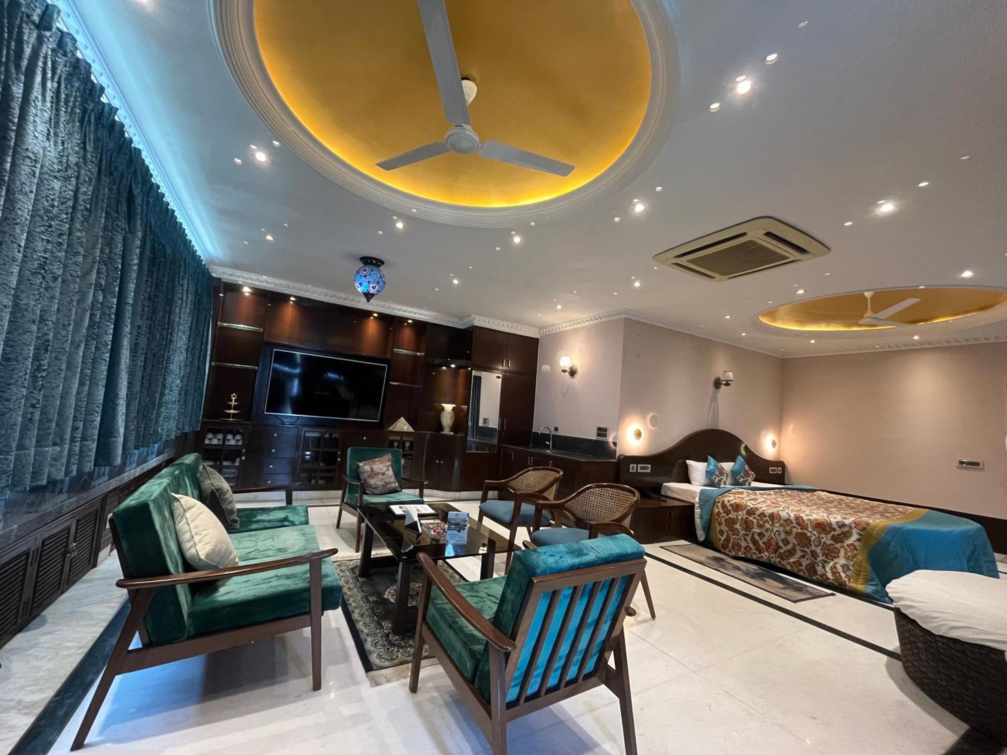 Treehouse Narmade A Riverfront Resort & Spa Narmadapuram Hoshangabad Esterno foto