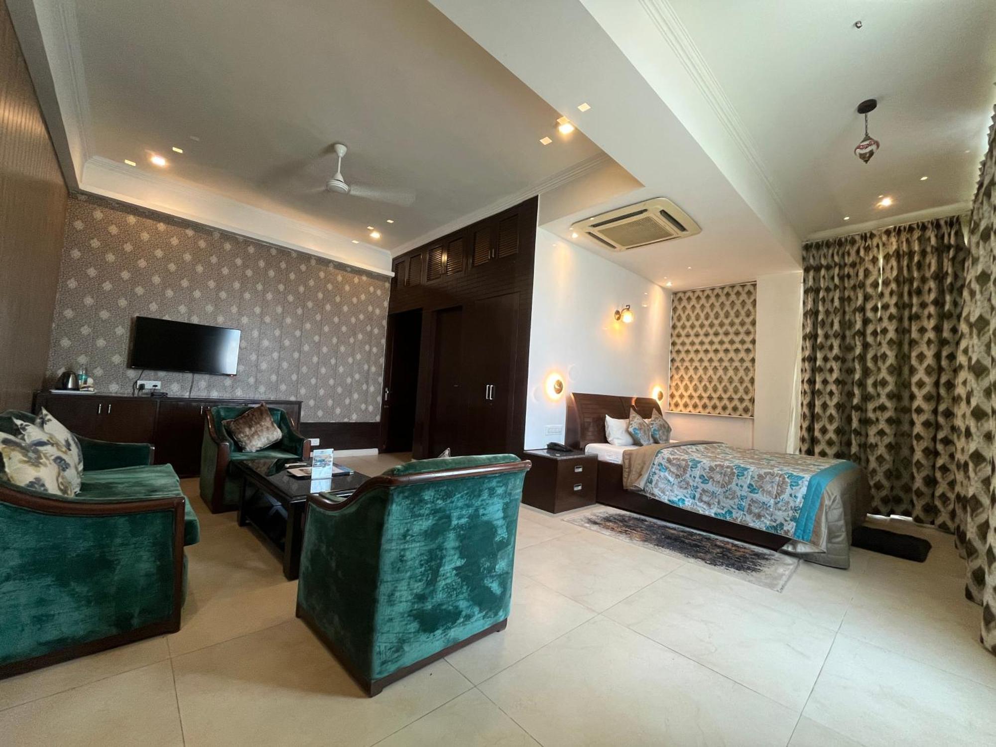 Treehouse Narmade A Riverfront Resort & Spa Narmadapuram Hoshangabad Esterno foto