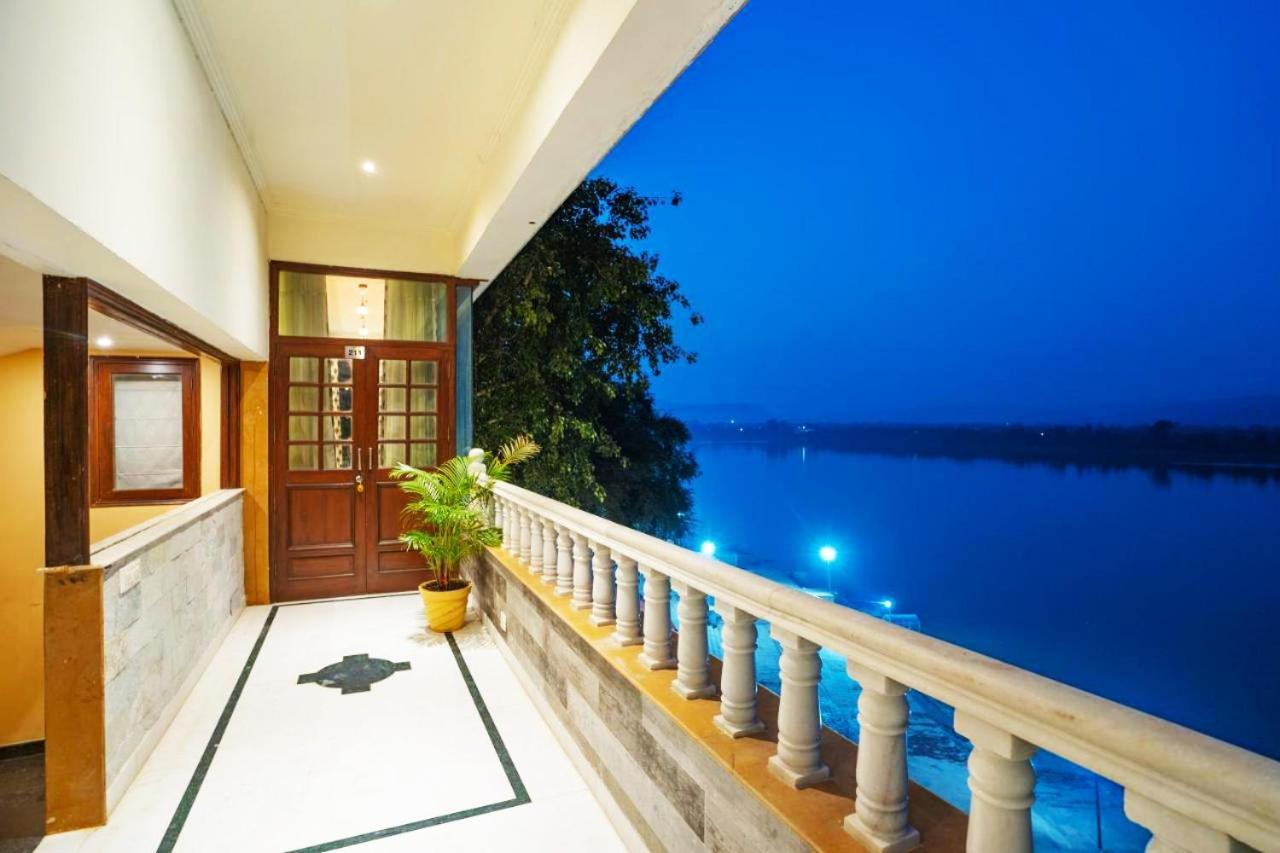 Treehouse Narmade A Riverfront Resort & Spa Narmadapuram Hoshangabad Esterno foto