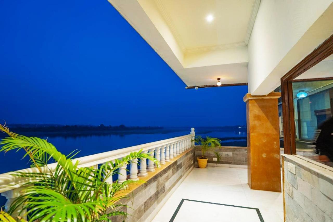 Treehouse Narmade A Riverfront Resort & Spa Narmadapuram Hoshangabad Esterno foto
