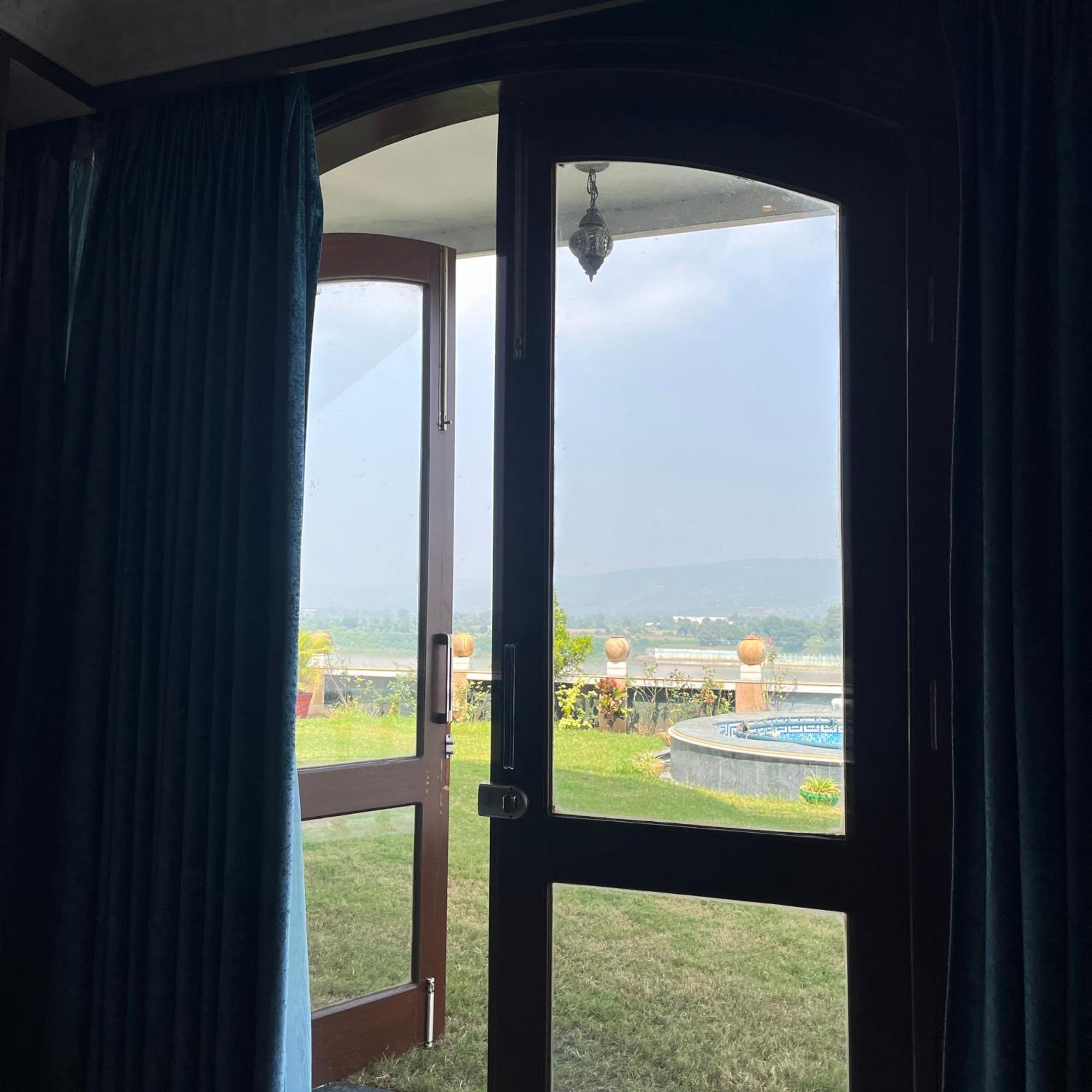 Treehouse Narmade A Riverfront Resort & Spa Narmadapuram Hoshangabad Esterno foto