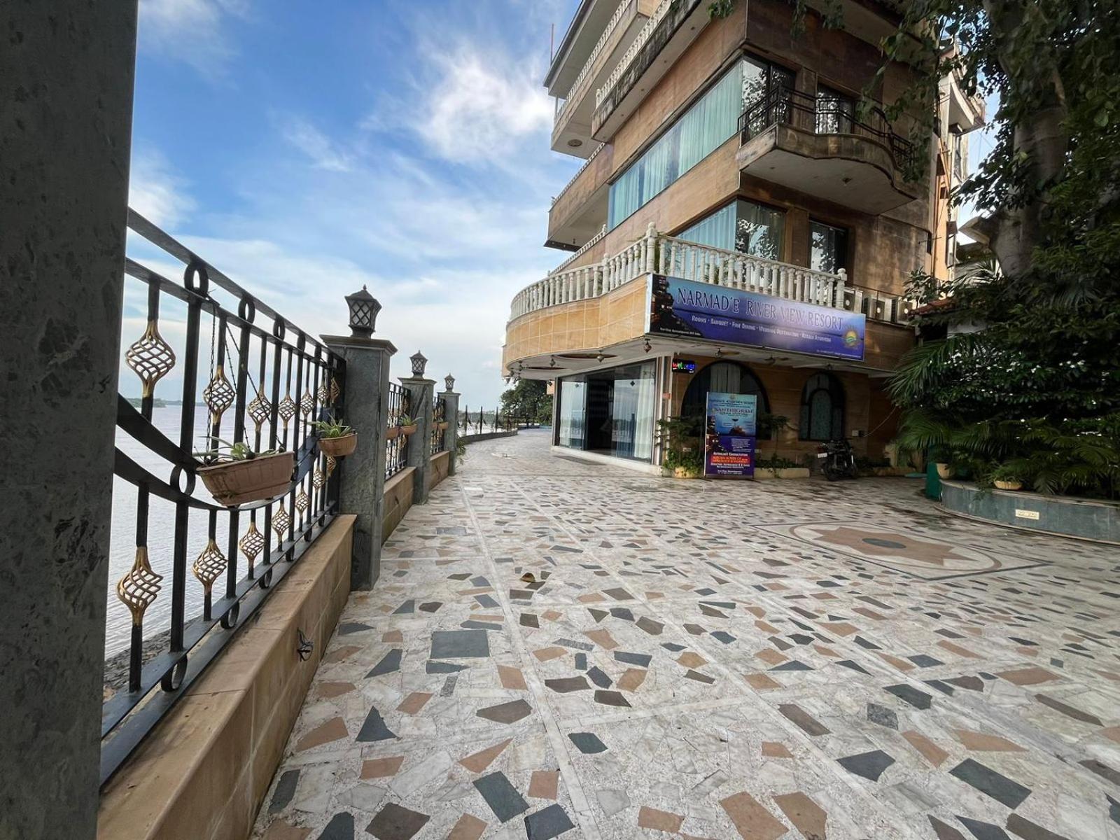 Treehouse Narmade A Riverfront Resort & Spa Narmadapuram Hoshangabad Esterno foto