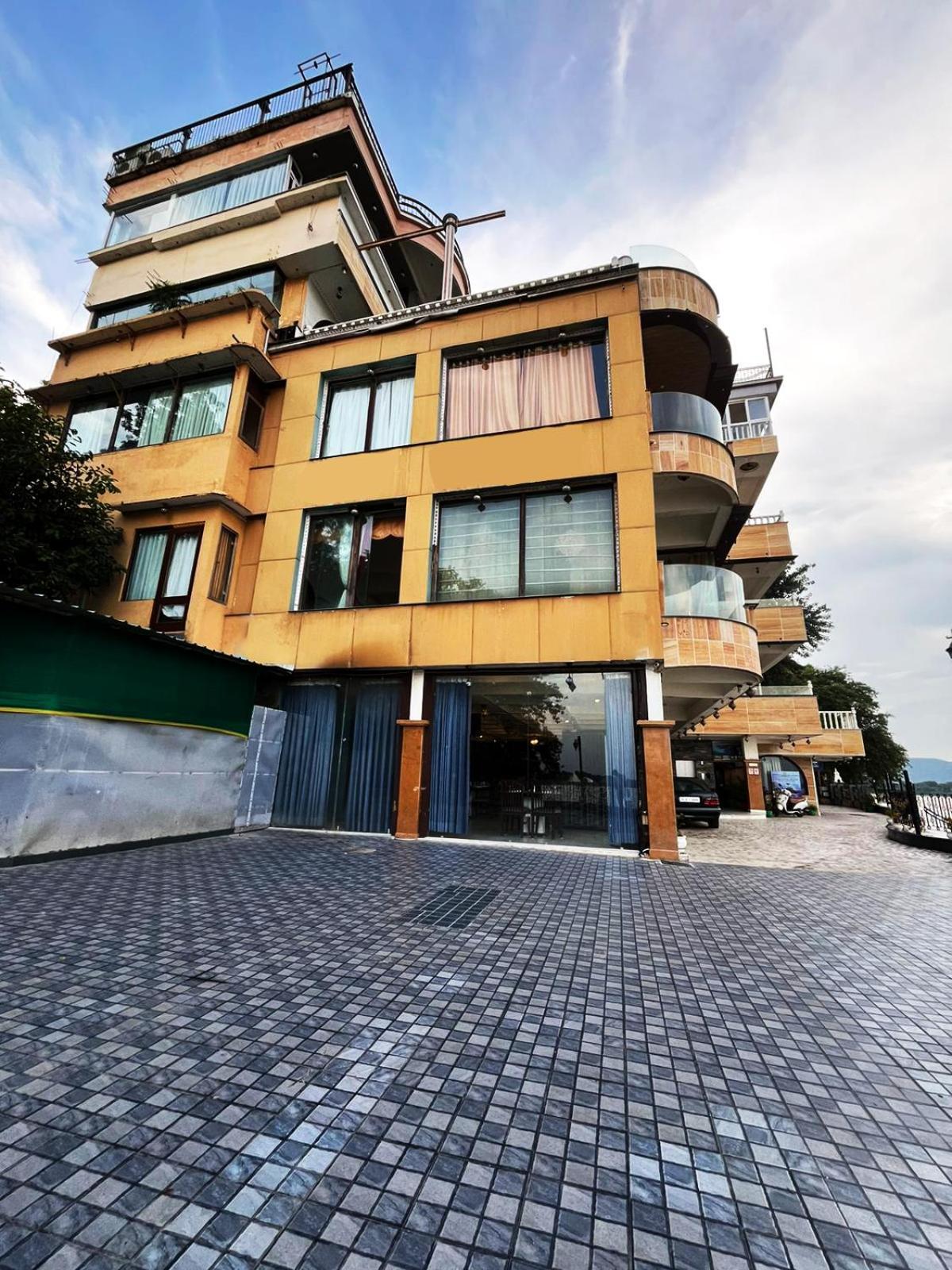 Treehouse Narmade A Riverfront Resort & Spa Narmadapuram Hoshangabad Esterno foto